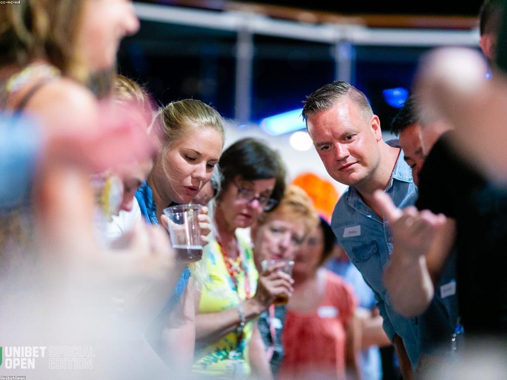 បង្គោលកាស៊ីណូ: ការអភិវឌ្ឍន៍ និងអនាគត