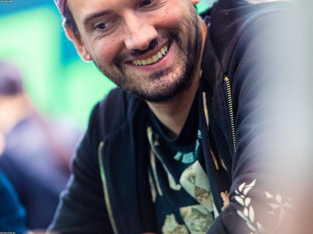 ពិនិត្យកាស៊ីណូ៖ រៀនពីការប្រកួតជាមួយកាស៊ីណូអនឡាញ